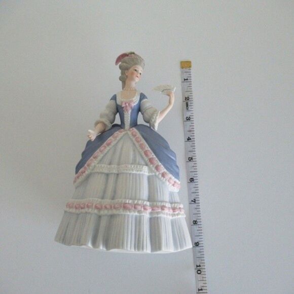 Lenox Vintage Governor's Garden Party Fine Porcelain Sculpture - Picture 8 of 13